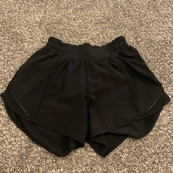 lululemon athletica Pants - Black 4” hotty hots